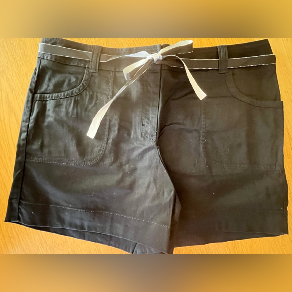 The cutest black & white shorts ever! EUC